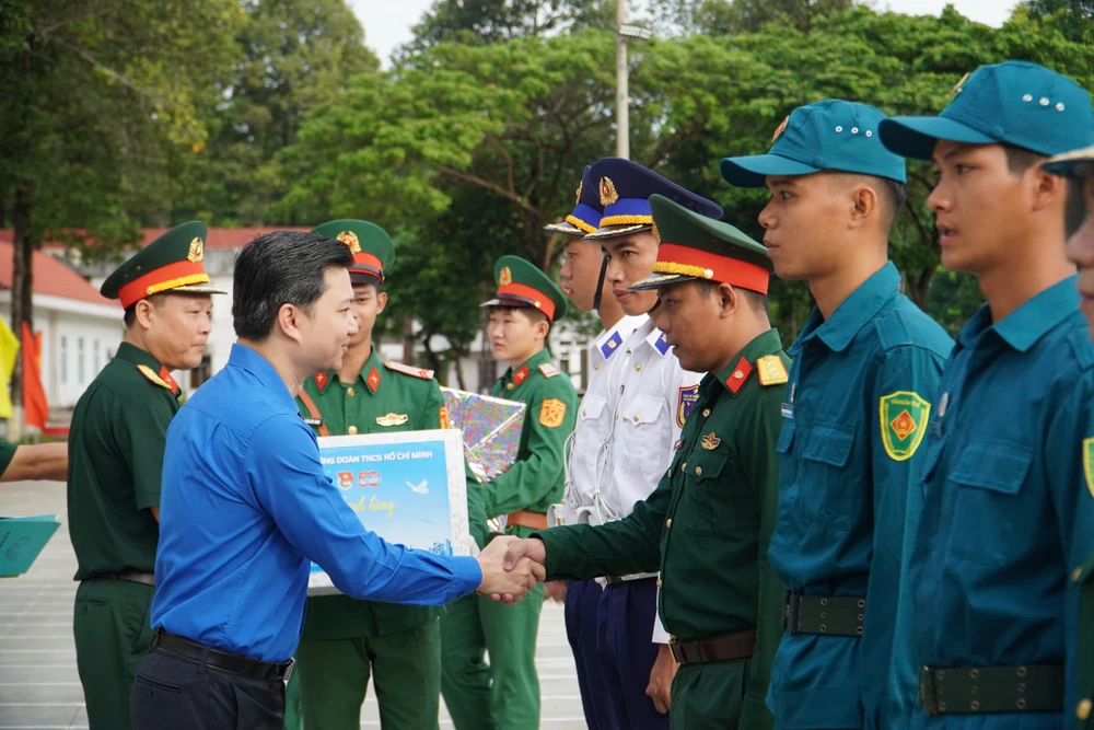 lực lượng luyện tập diễu binh 3.jpg