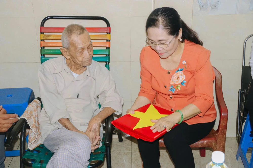 Mẹ Việt Nam Anh hùng 10.jpg