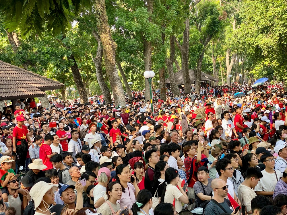 Hàng ngàn người dân 9.jpg