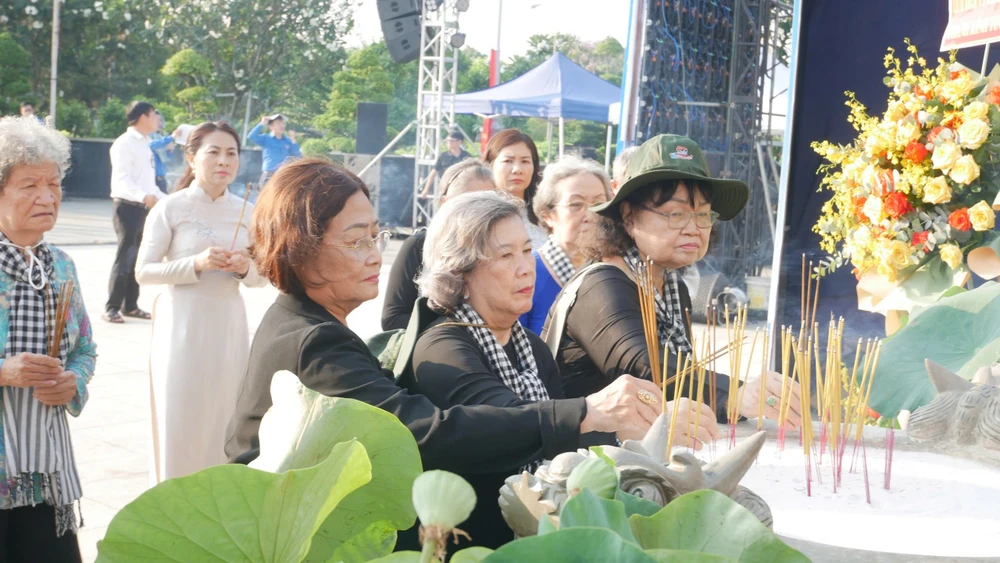 Tiểu đoàn nữ biệt động 2.jpg