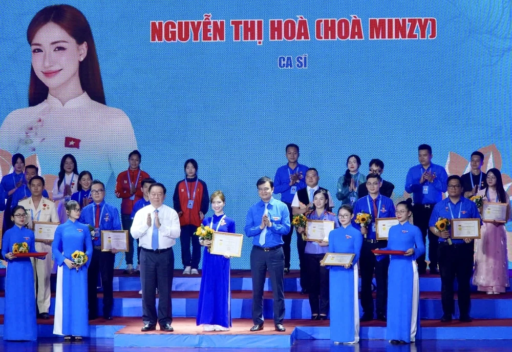 thanh niên tiên tiến 8.jpg