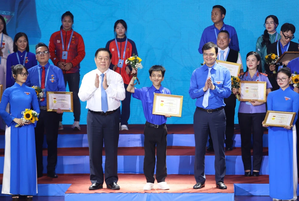 thanh niên tiên tiến 9.jpg