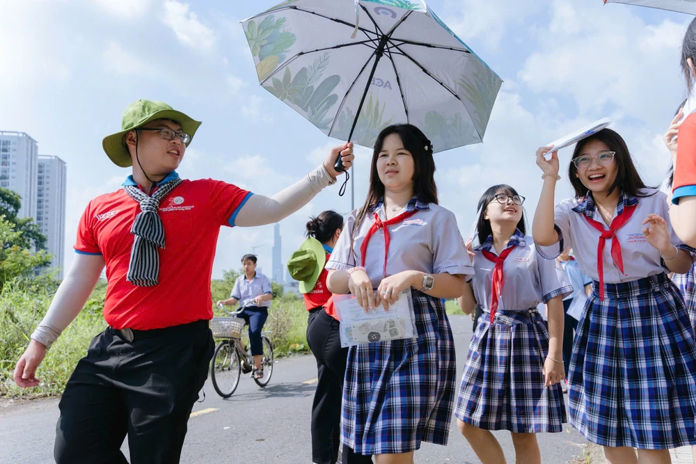 Hoa phượng đỏ 2.jpg