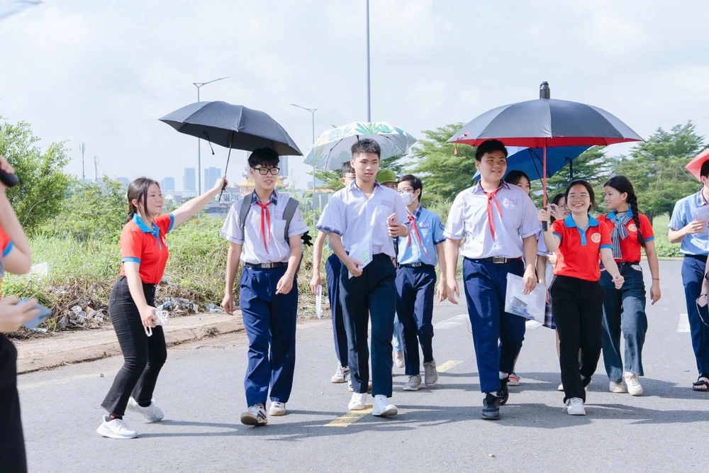 Hoa phượng đỏ 5.jpg