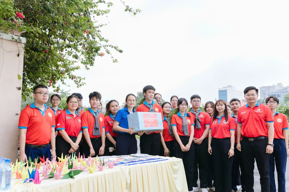 Hoa phượng đỏ 9.jpg