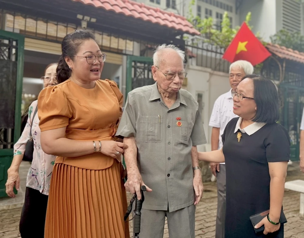 văn nghệ sĩ (4).jpg