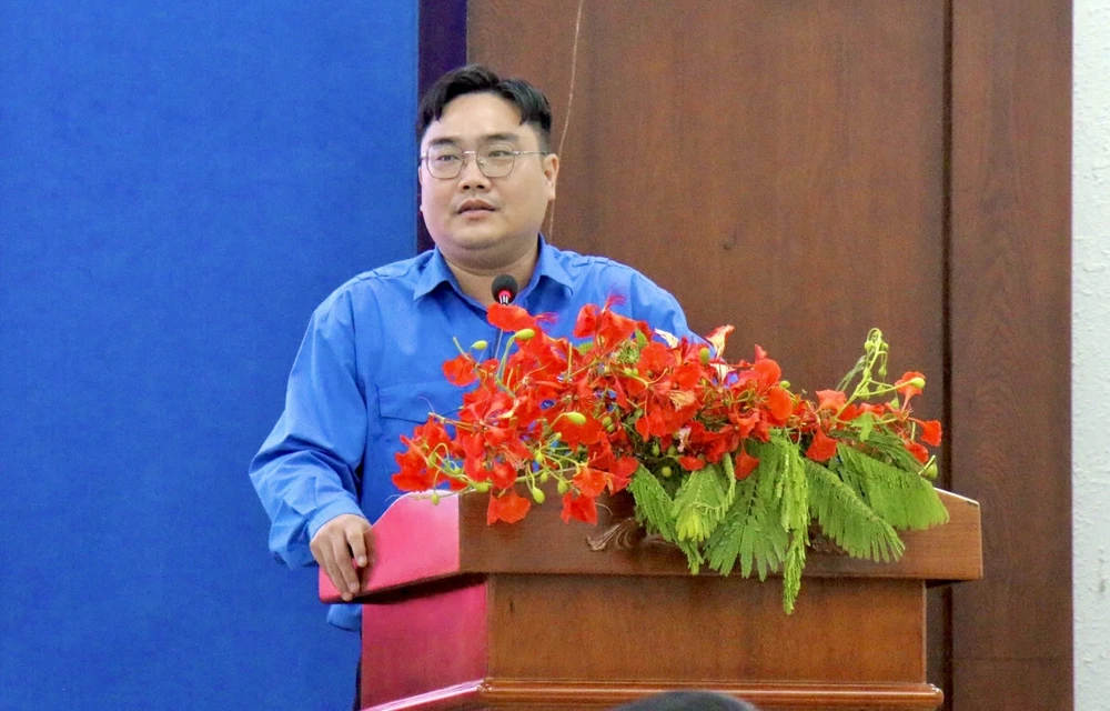 Hoa phượng đỏ.jpg