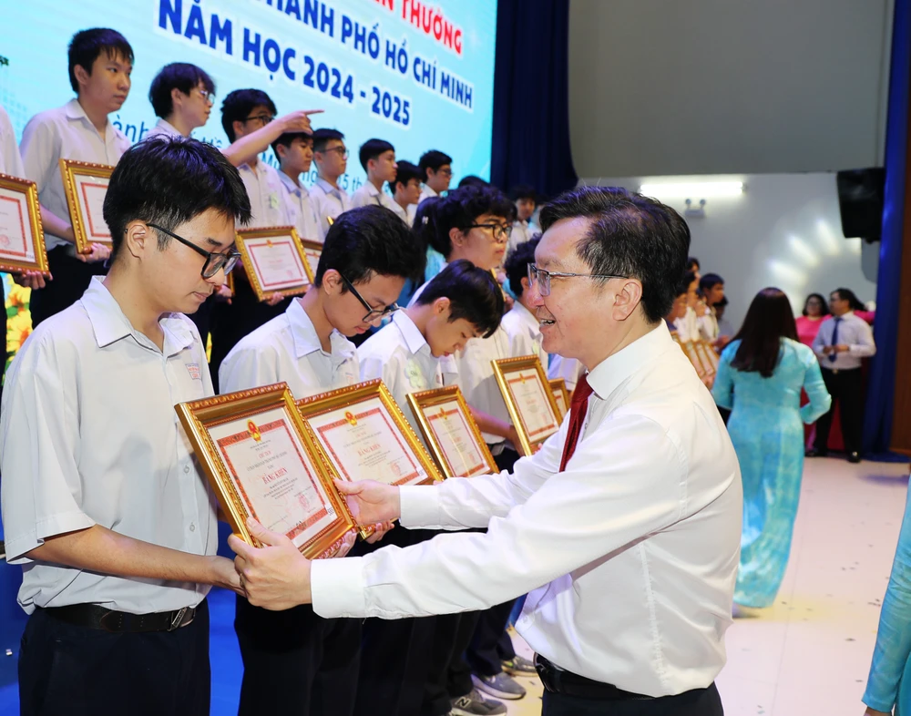 Học sinh giỏi (2).JPG