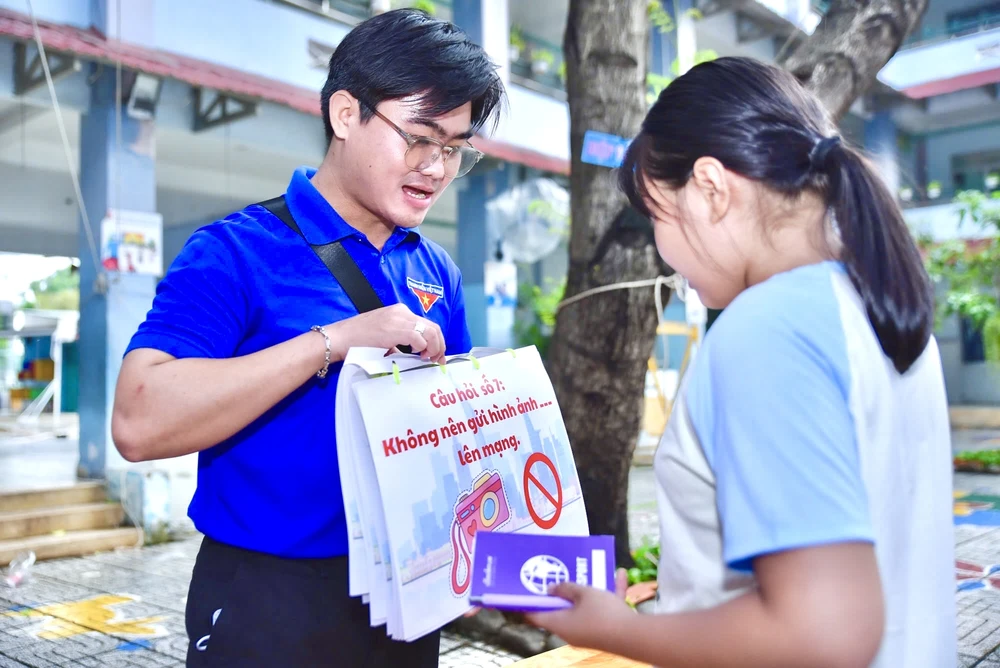 Thiếu nhi với pháp luật (11).jpg