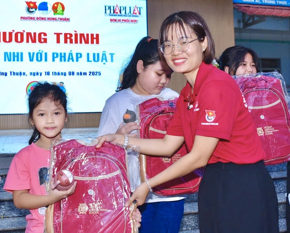 Thiếu nhi với pháp luật (12).jpg