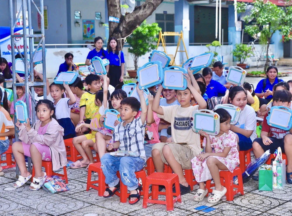 Thiếu nhi với pháp luật (13).jpg