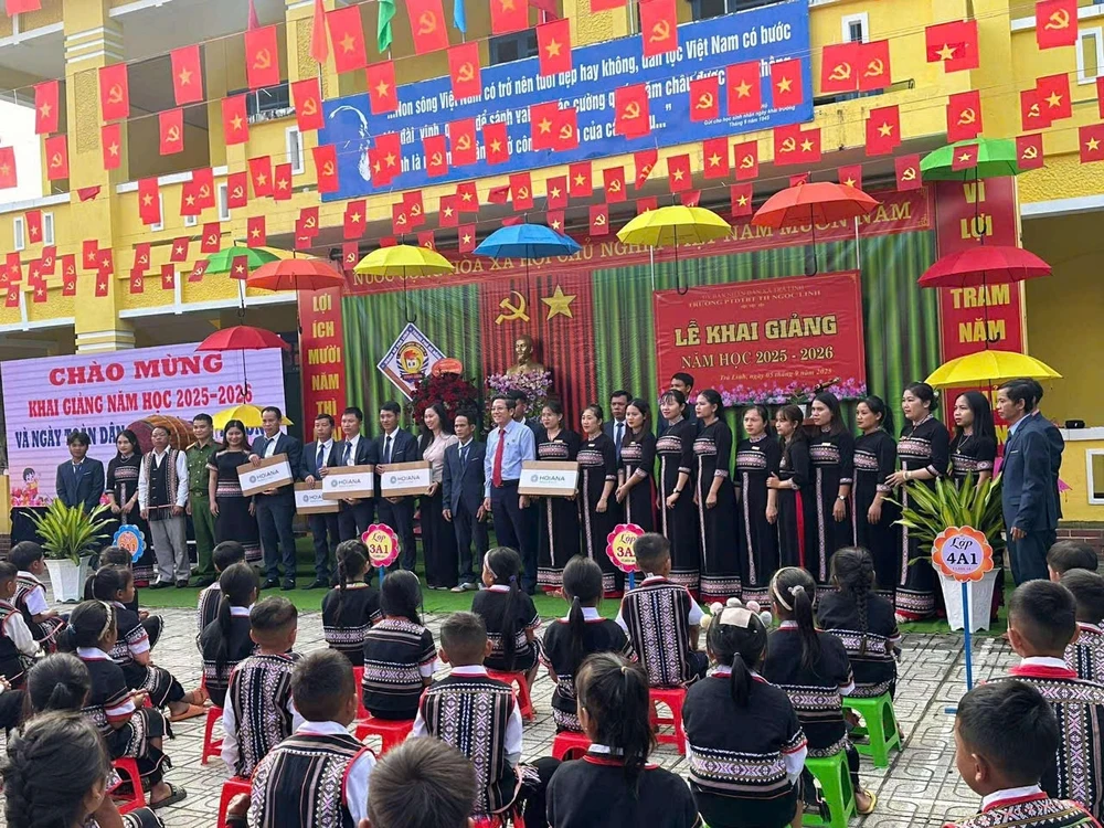 lễ khai giảng (1).jpg