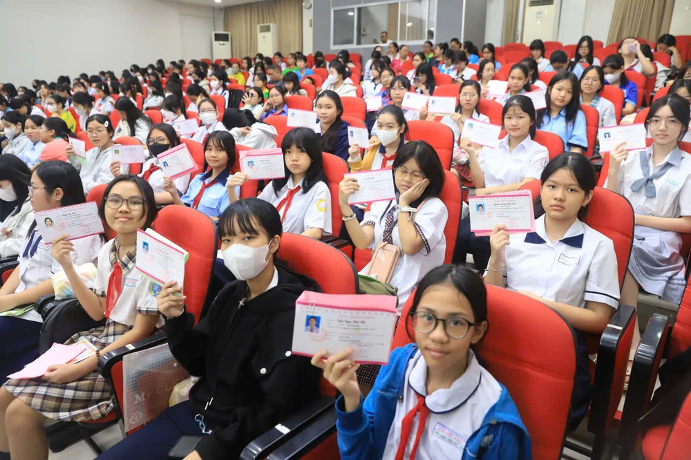 Nữ sinh hiếu học vượt khó (1).jpg