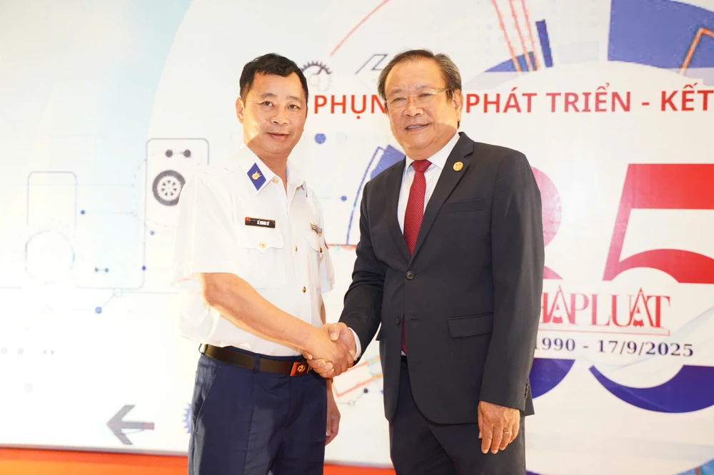 Pháp Luật TP.HCM.jpg
