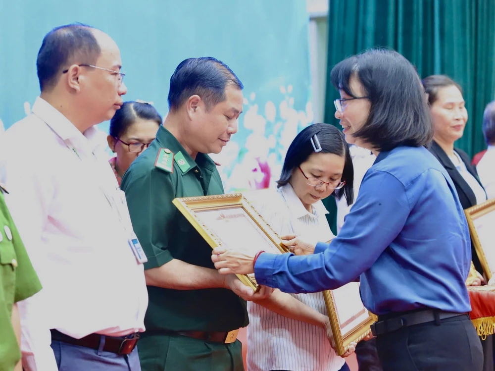 đường dây mại dâm (2).jpg