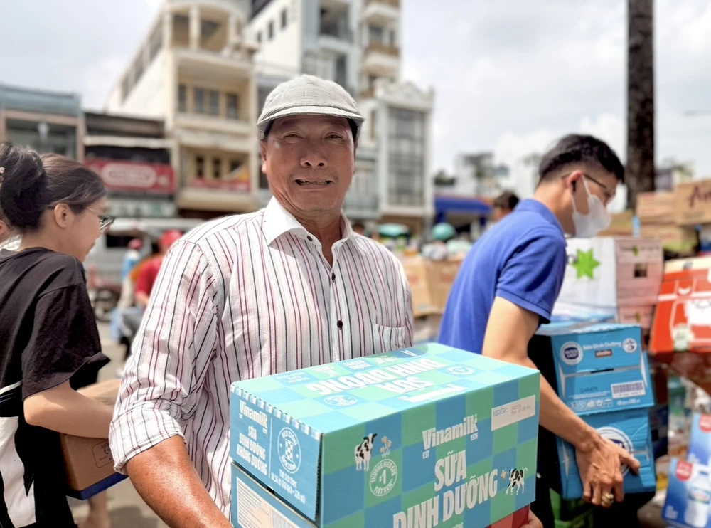 bà con vùng bão (15).jpg