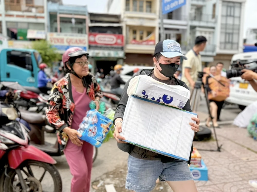 bà con vùng bão (20).jpg