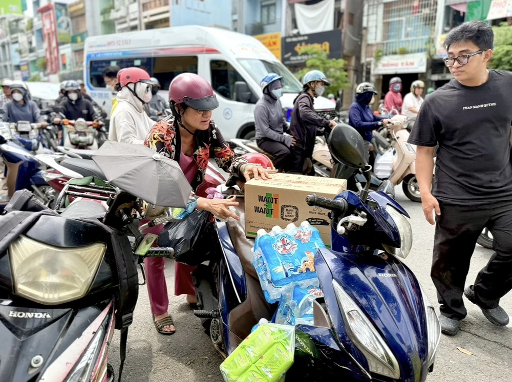 bà con vùng bão (21).jpg