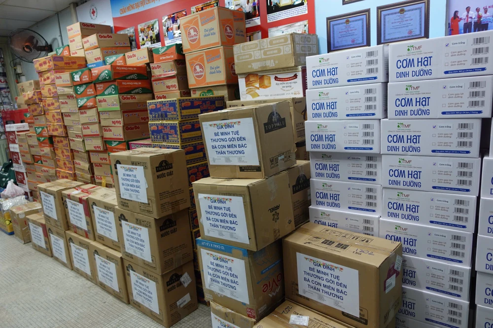 bà con vùng bão (2).jpg