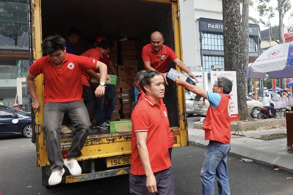 bà con vùng bão (18).jpg