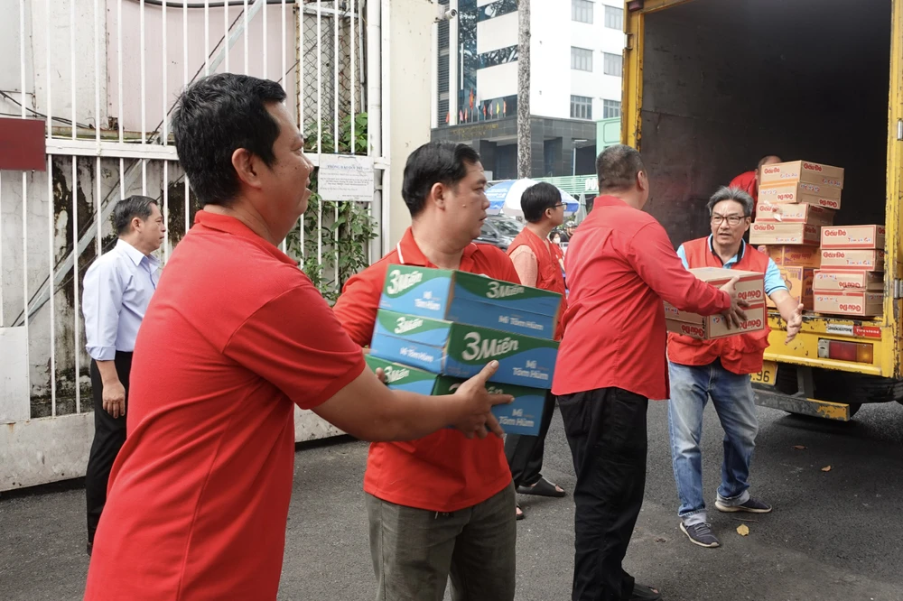 bà con vùng bão (21).jpg