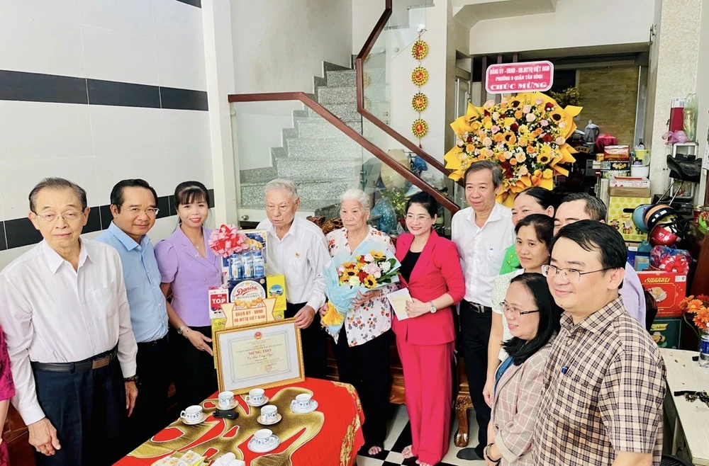 người cao tuổi.jpg