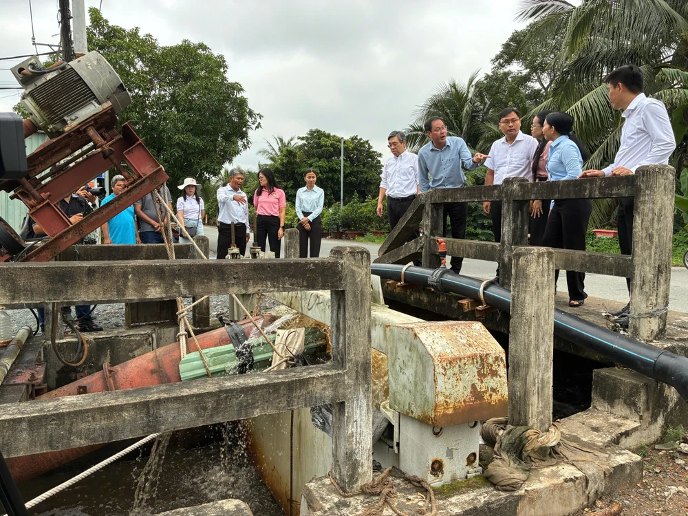 Lãnh đạo TP.HCM khảo sát tình trạng ngập tại 'thủ phủ mai vàng' xã Bình Lợi