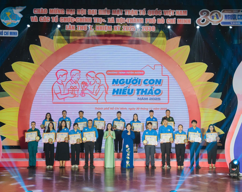 người con hiếu thảo (4).jpg