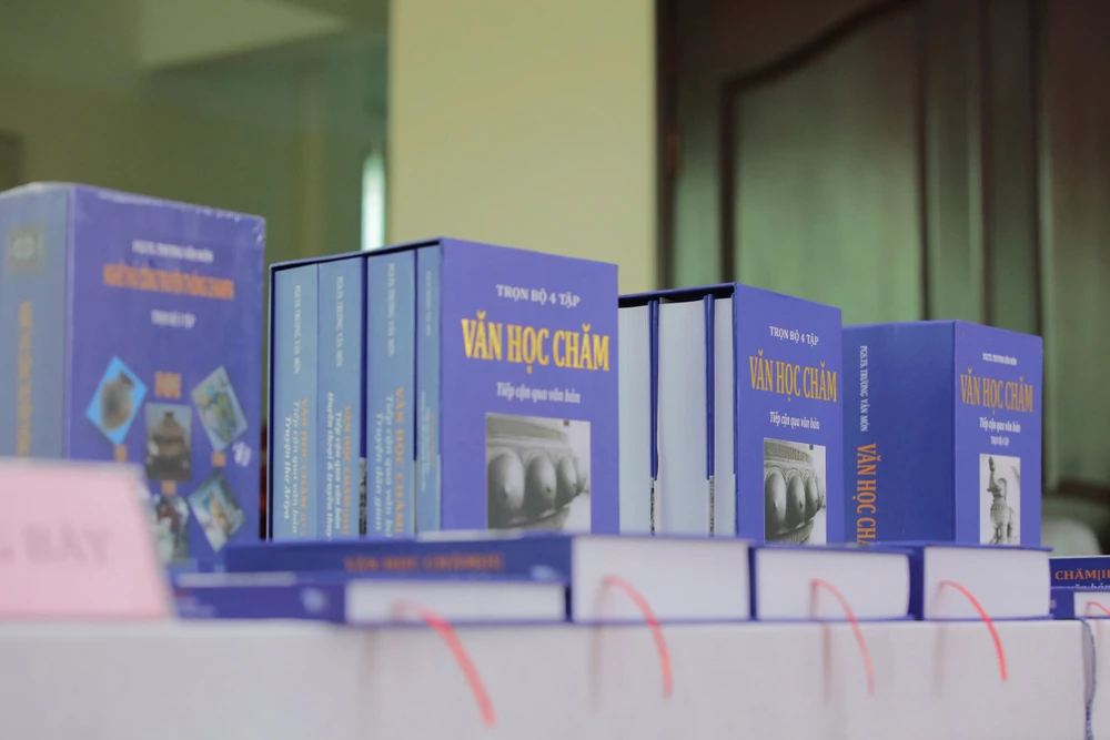 Văn học Chăm (3).jpg