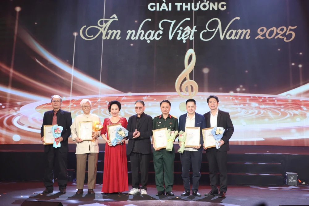 Giải thưởng Âm nhạc Việt Nam (1).jpg