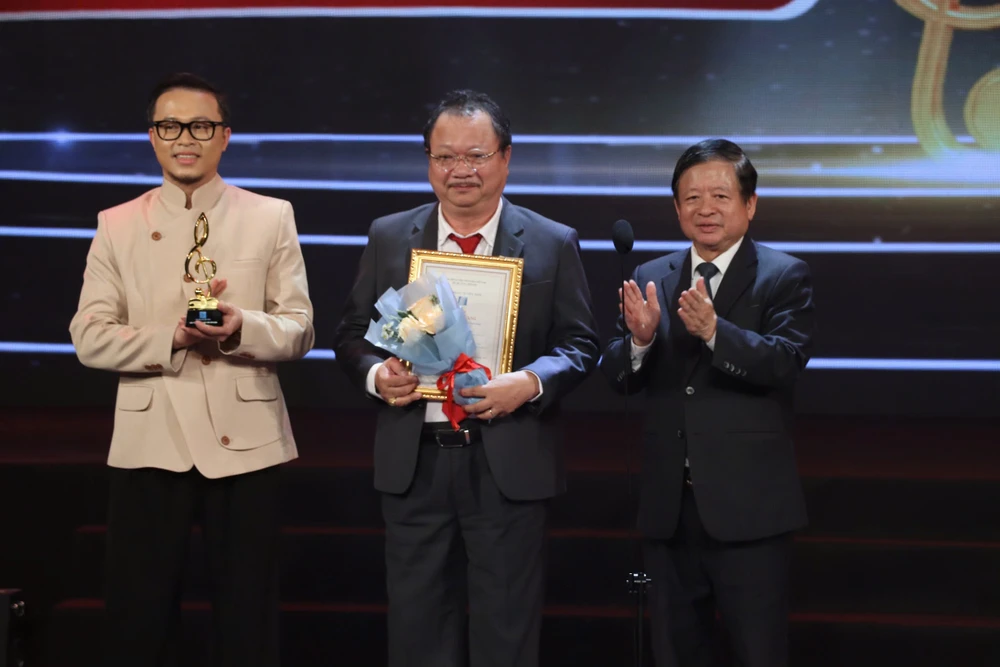 Giải thưởng Âm nhạc Việt Nam (2).jpg