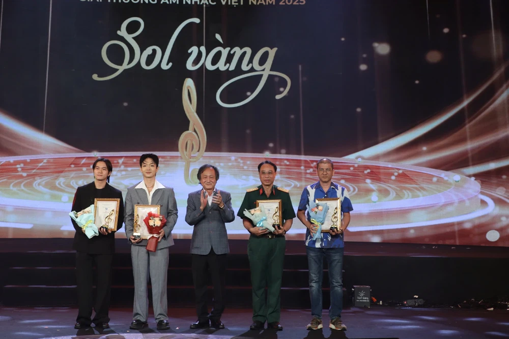 Giải thưởng Âm nhạc Việt Nam (8).jpg