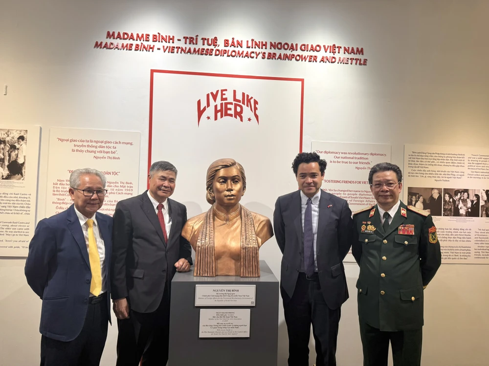 Nguyễn Thị Bình (2).jpg