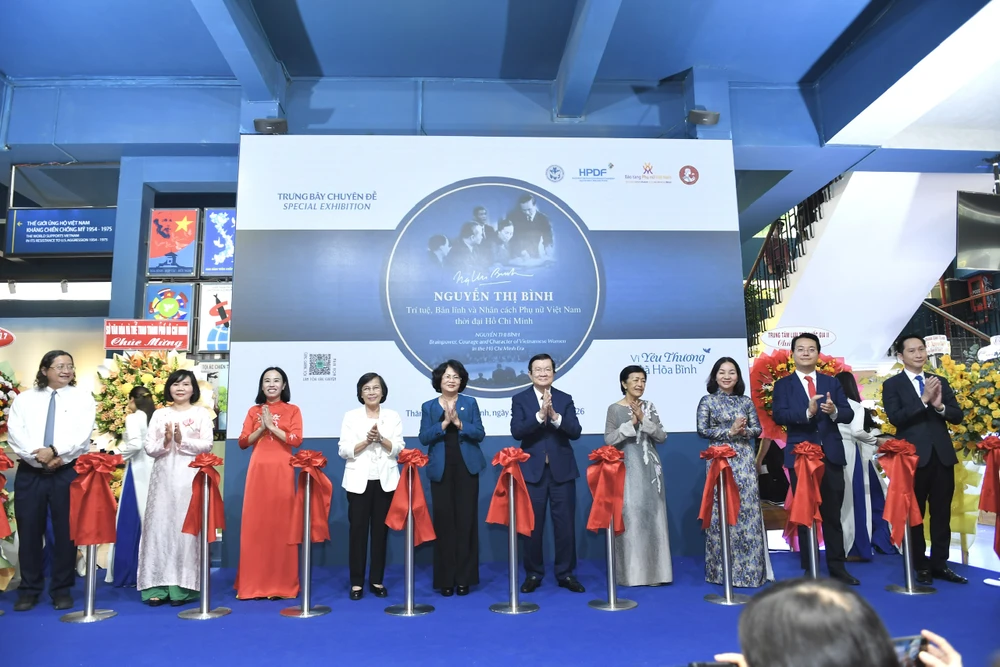 Nguyễn Thị Bình (8).jpg