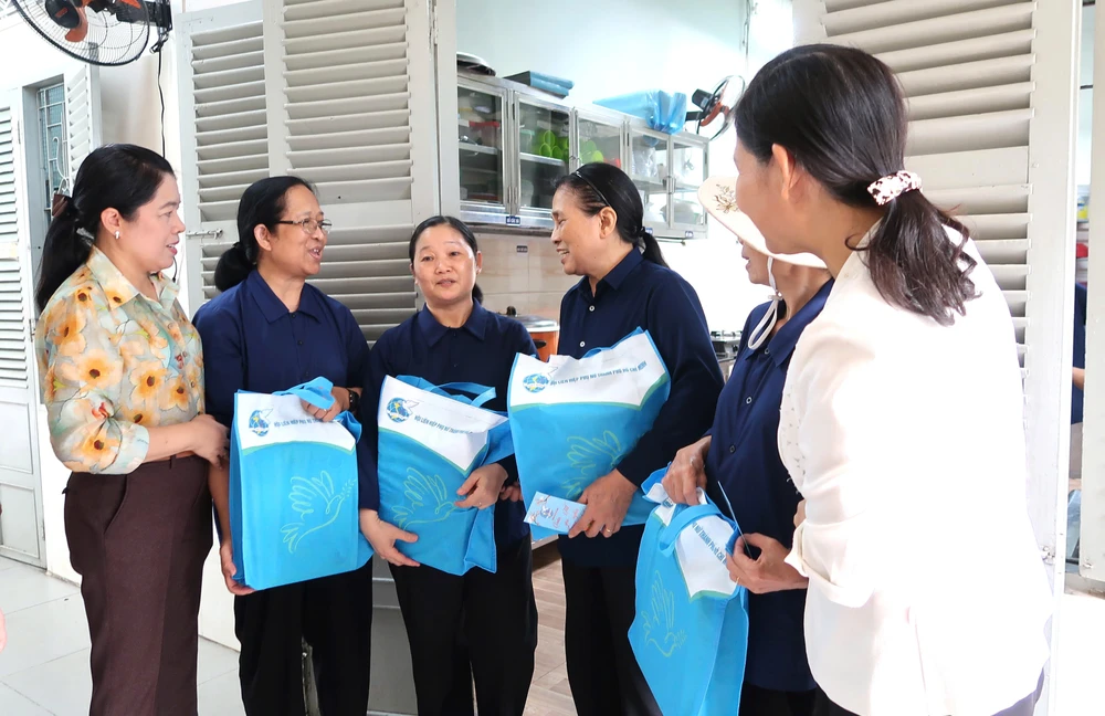 XUÂN YÊU THƯƠNG (4).jpg