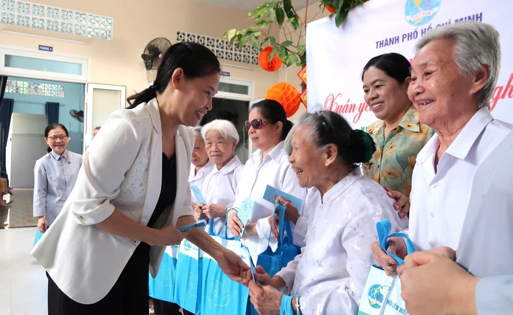 XUÂN YÊU THƯƠNG.jpg