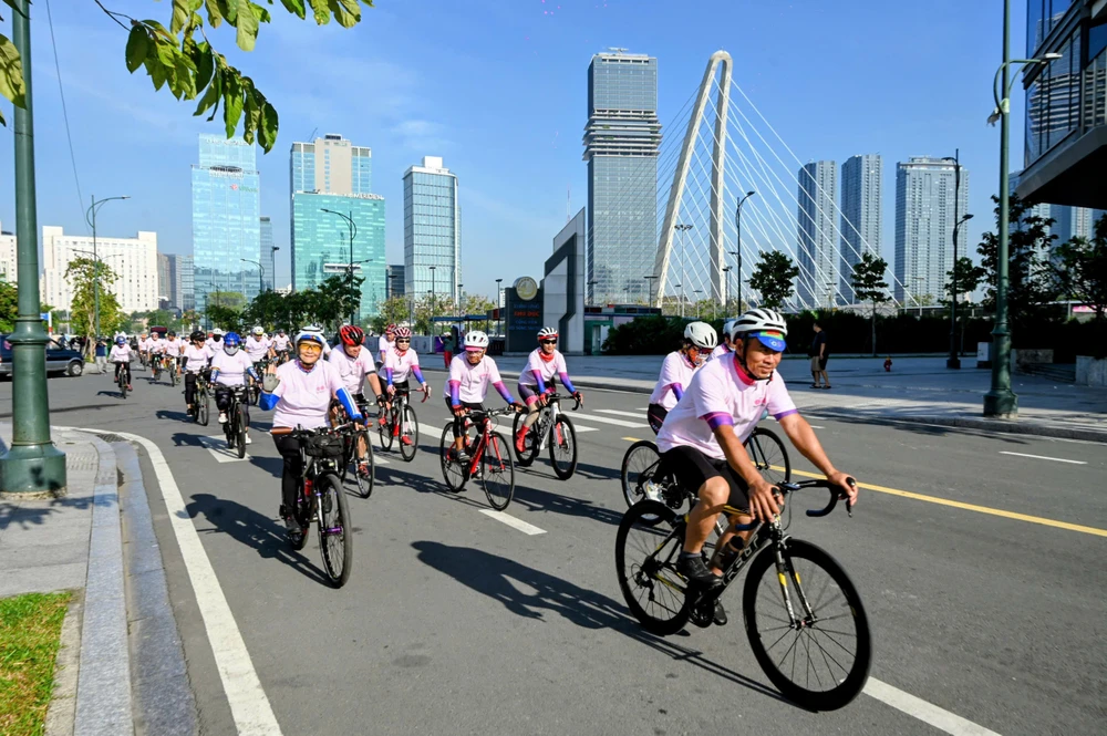 Không khí sôi động tại chương trình “Đạp xe hữu nghị”. Ảnh: BTC