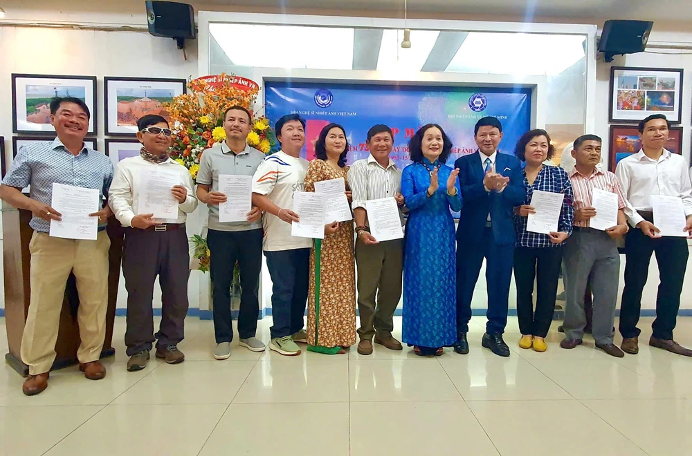 nhiếp ảnh (1).jpg