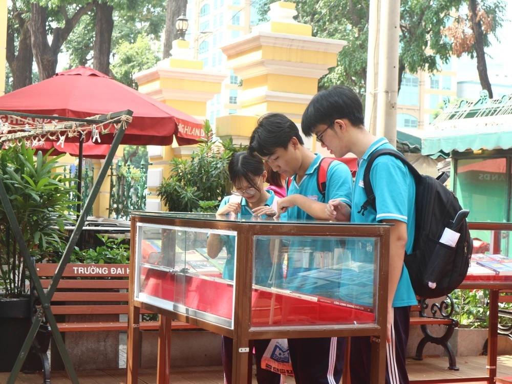 đường sách (1).JPG