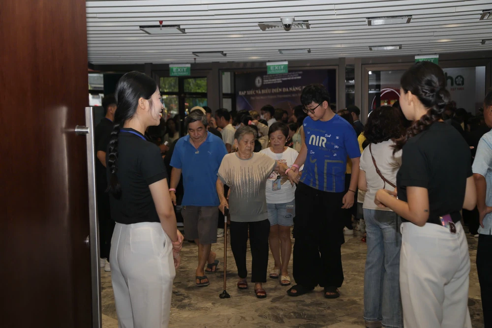 rạp xiếc (2).jpg