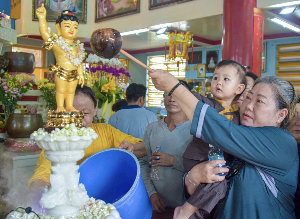 Phật Đản.jpg