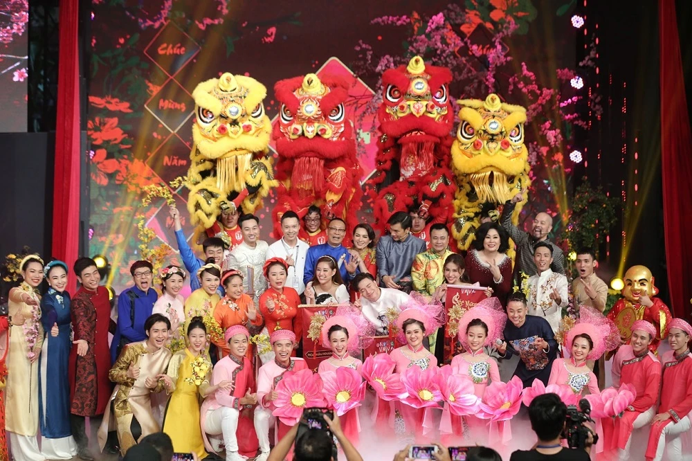 Dàn nghệ sĩ diện áo dài đón Tết cùng 'Ký ức vui vẻ' ảnh 1