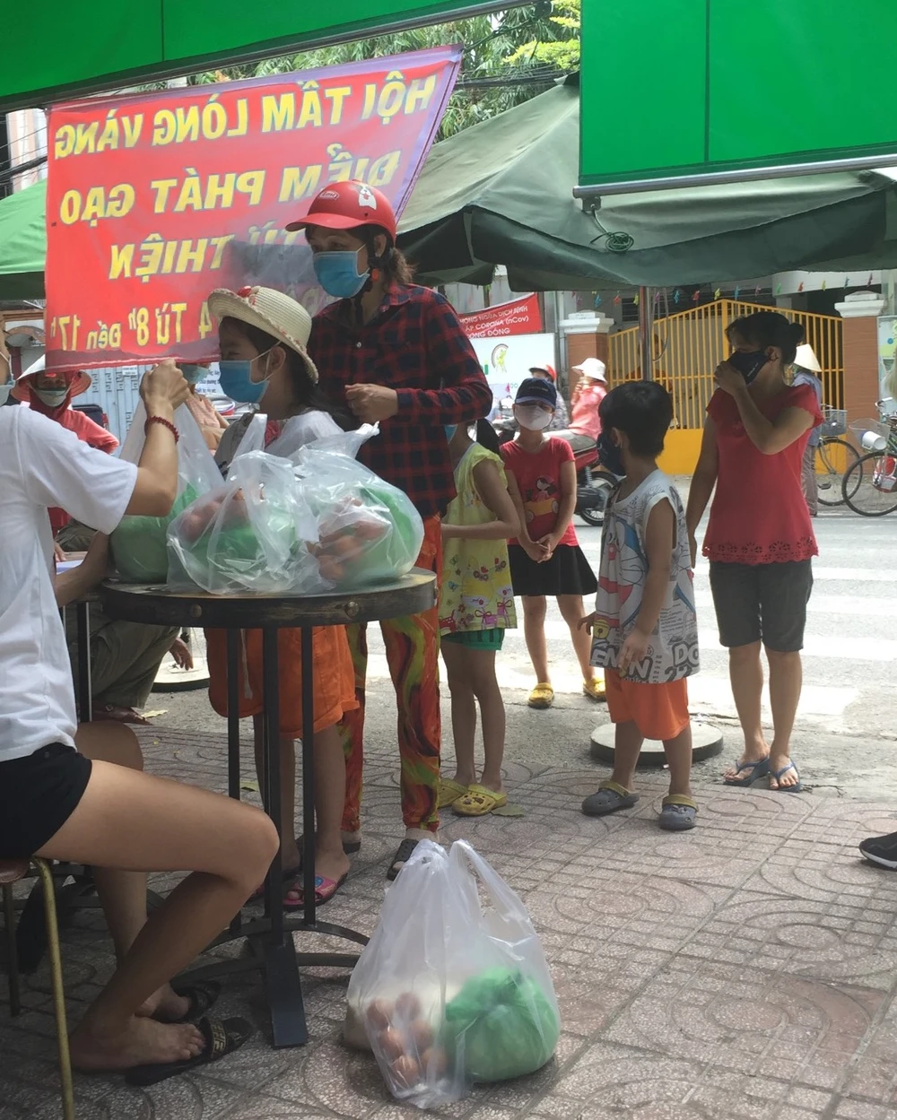 30 tấn gạo đã đến tay những người khó khăn trong mùa dịch ảnh 4