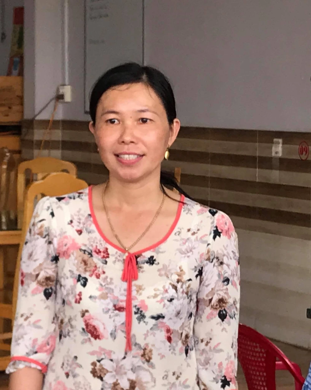 Vợ chồng chủ quán mời cơm tất cả các đoàn từ thiện miền Trung ảnh 1