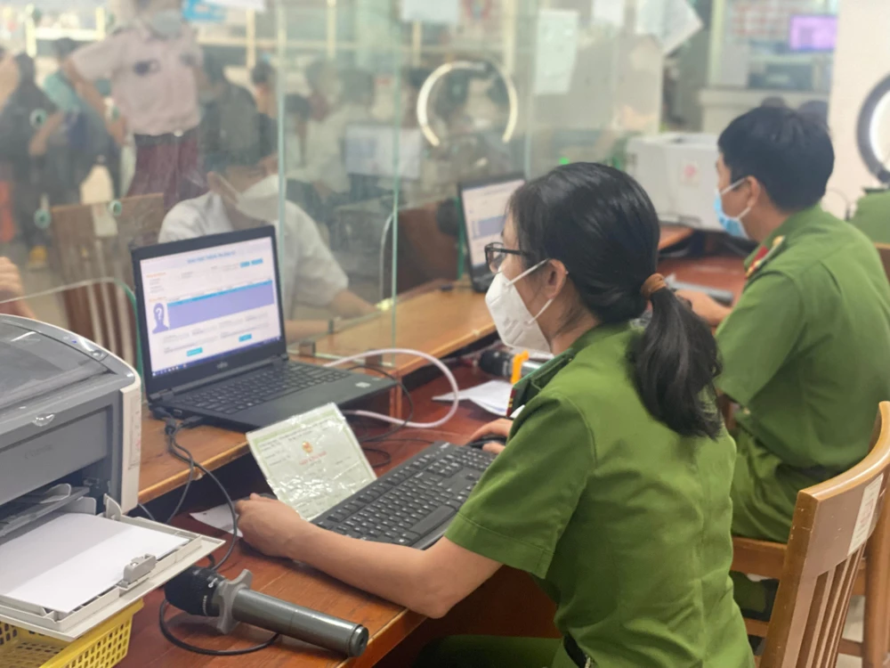 Bộ Công an đề xuất cấp thẻ CCCD cho người dưới 14 tuổi trong dự thảo hồ sơ đề nghị xây dựng Luật CCCD (sửa đổi). Ảnh: HỮU ĐĂNG