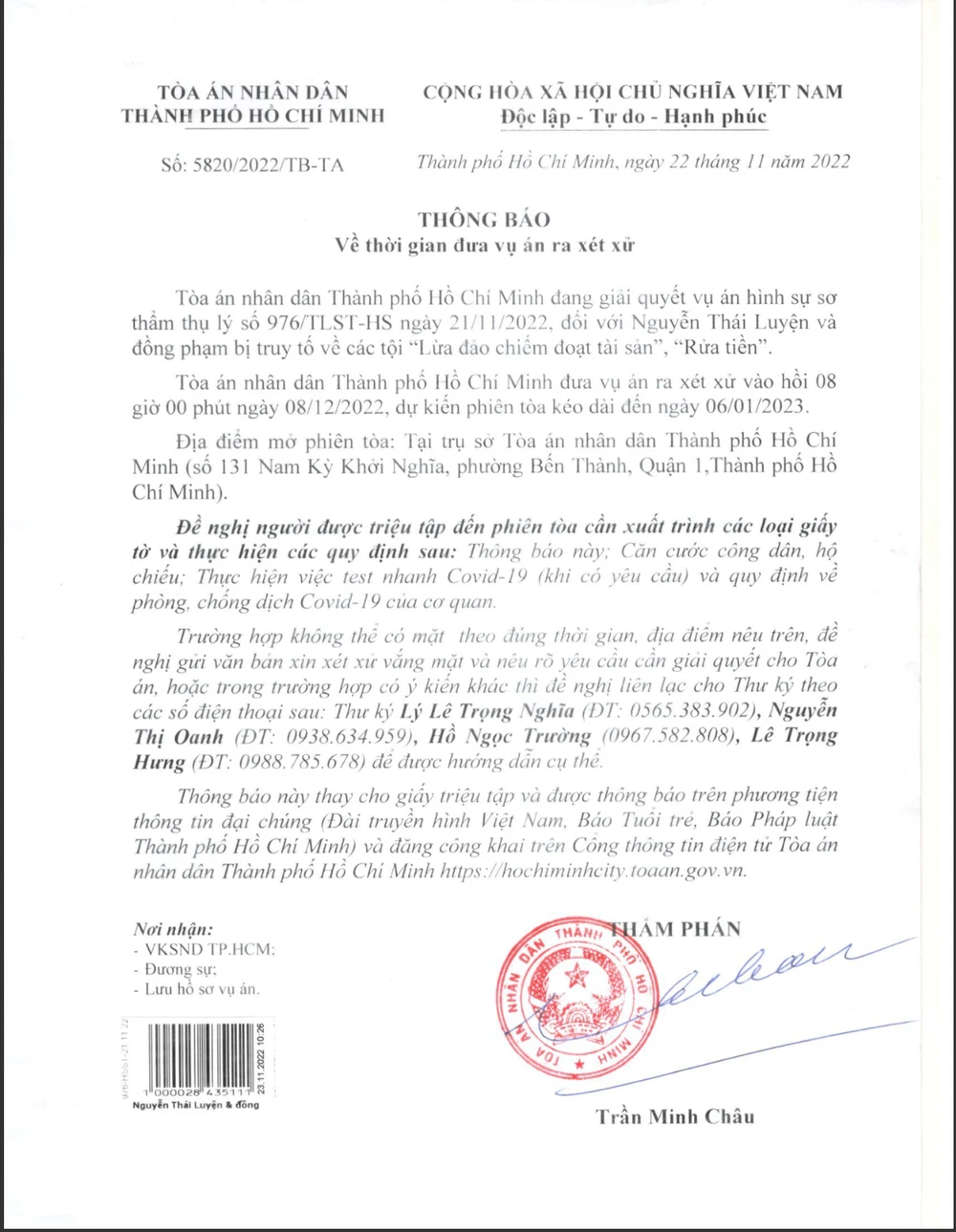 Thông báo về thời gian đưa vụ án ra xét xử của TAND TP.HCM. Ảnh: ĐẶNG LÊ