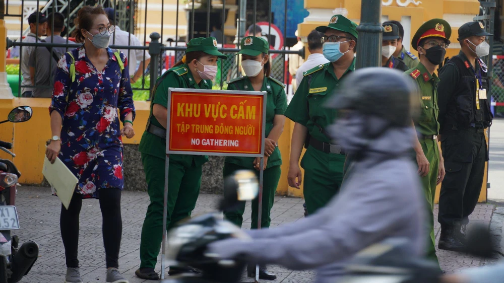 An ninh phiên toà vẫn được thắt chặt. Ảnh: HỮU ĐĂNG