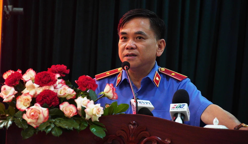 Ông Đỗ Mạnh Bổng, Viện trưởng VKSND TP.HCM cho biết nhiệm vụ trọng tâm năm 2023 của VKSND TP là tập trung xây dựng đội ngũ cán bộ, kiểm sát viên phải thật sự liêm chính, công tâm, chuyên nghiệp, có bản lĩnh chính trị, giỏi nghiệp vụ, tinh thông pháp luật. Ảnh: HỮU ĐĂNG.