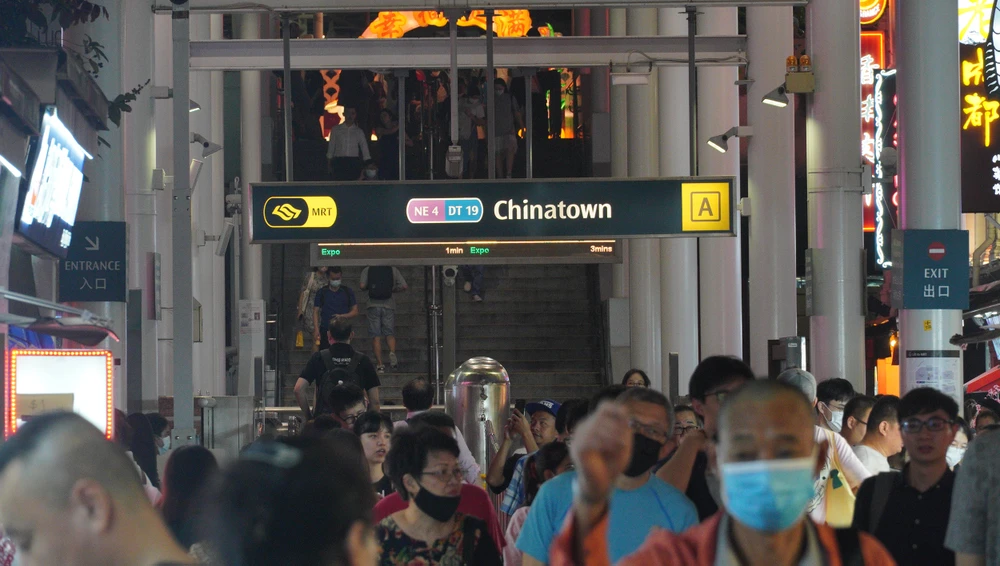 Ga tàu điện ngầm được thiết kế ngay tại một con phố trong Chinatown