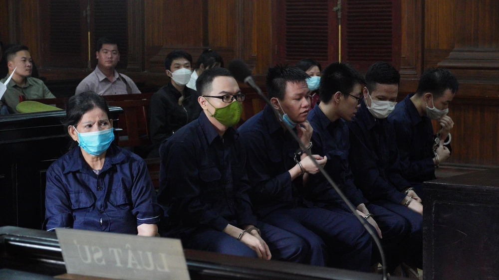 Các bị cáo tại toà. Ảnh: HỮU ĐĂNG